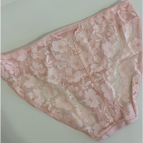 Victoria Secret Lace Bikini - Picture 5 of 6